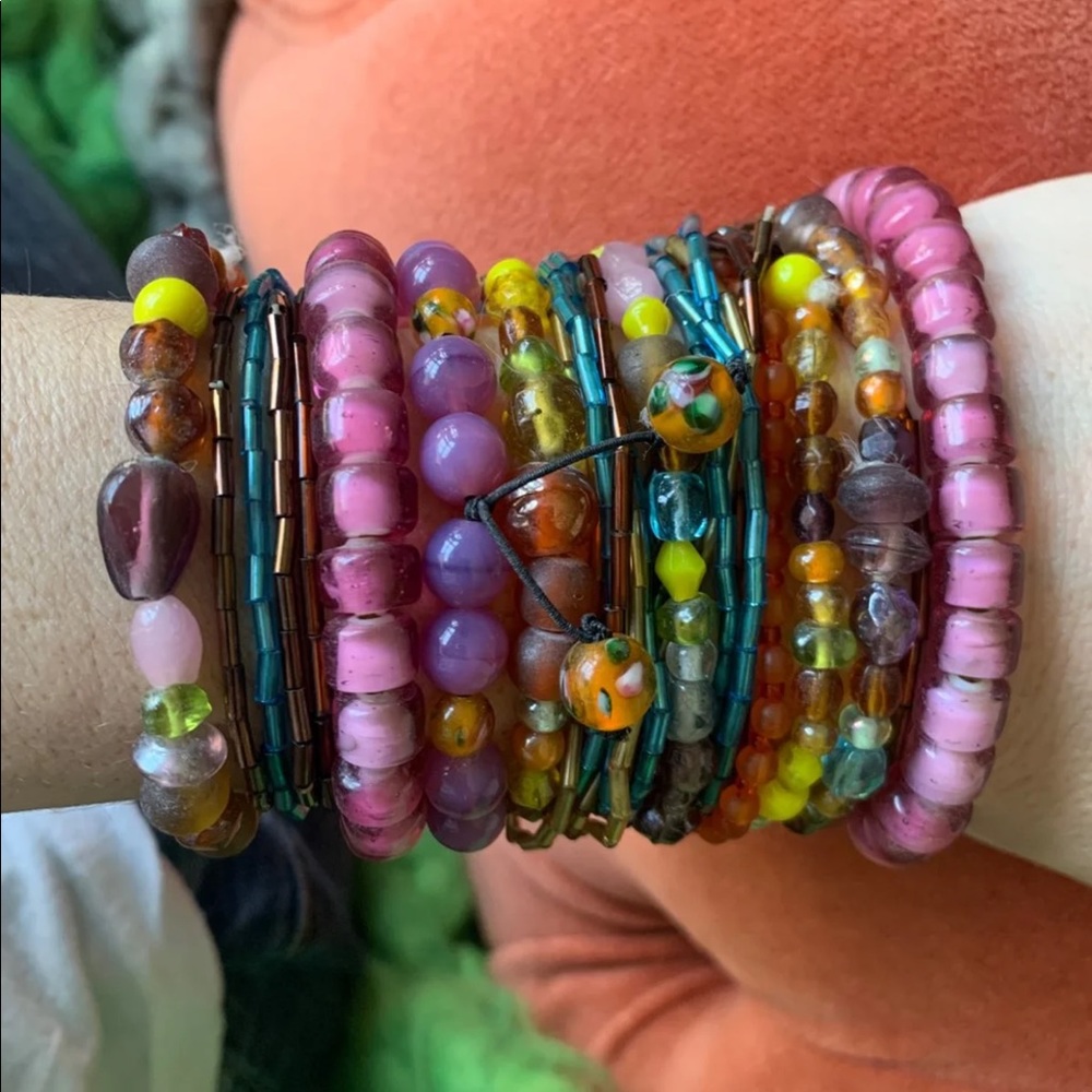 NWT GLASS BEAD BRACELET STACK GORGEOUS
